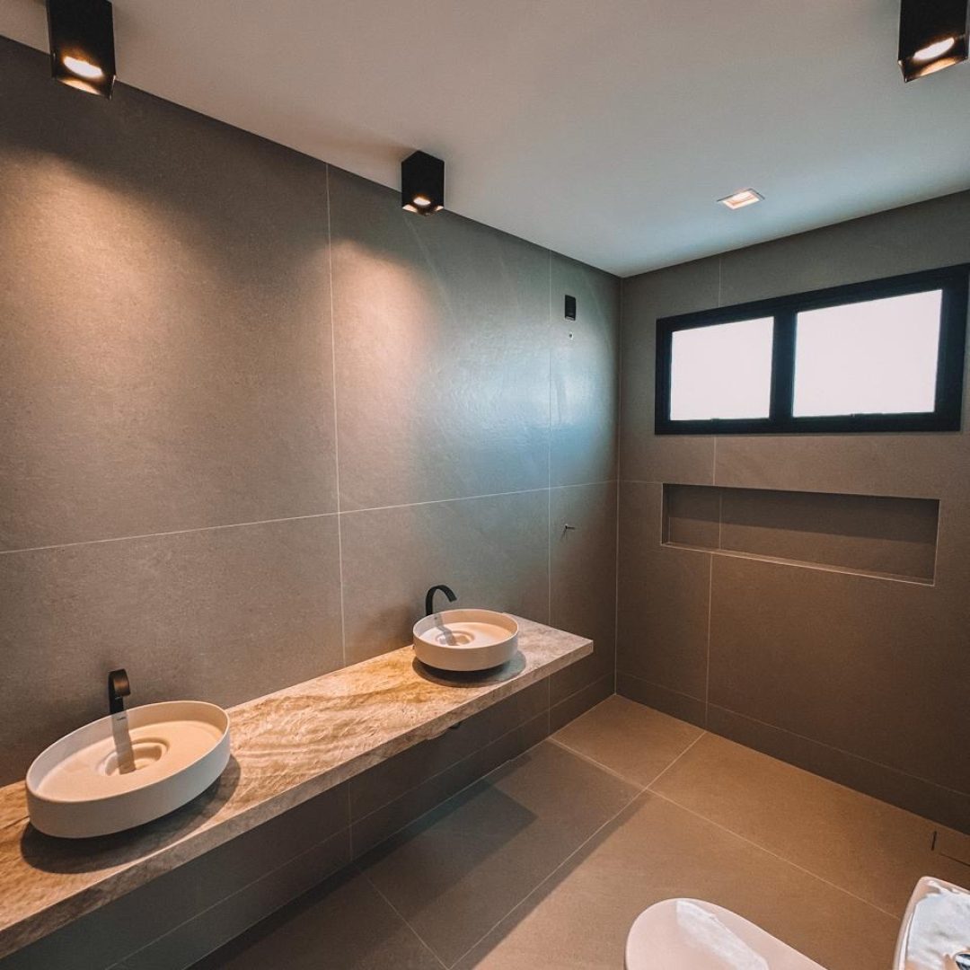 6e4d0f48-08c1-4f34-8cff-4b90663ce98b