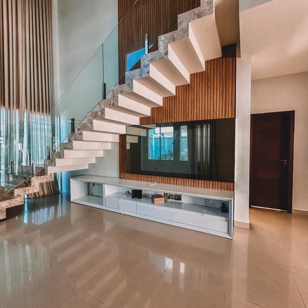 8421916b-4a3a-4e89-87d0-8afbf2a83383