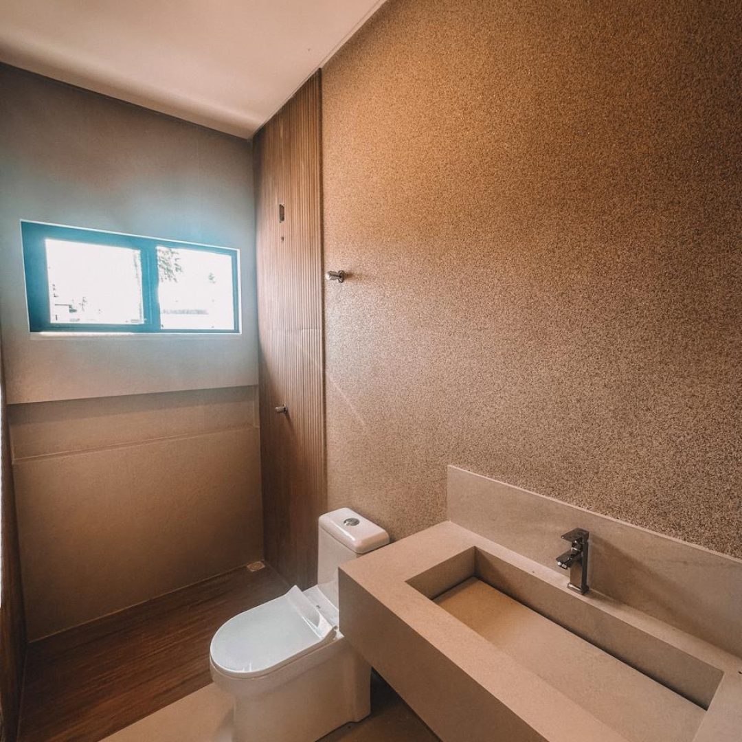 b033edfd-5c35-4f72-bc97-9420fd754d45