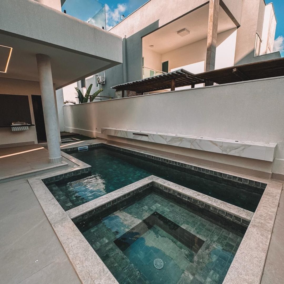 dc6b8a51-baa6-4525-bc95-5cea46bcae7a